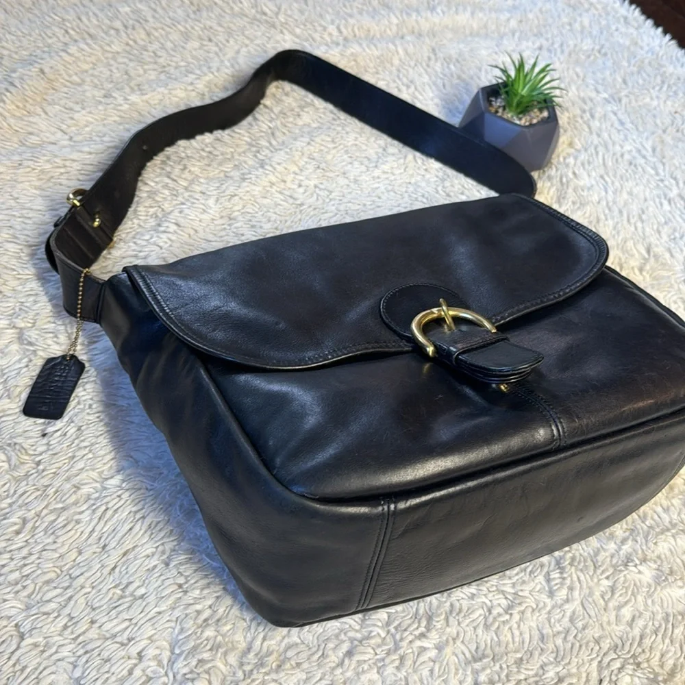 Vintage coach 1997  Coach 4165   Greenwich schoolBag Black Leather Flap Large